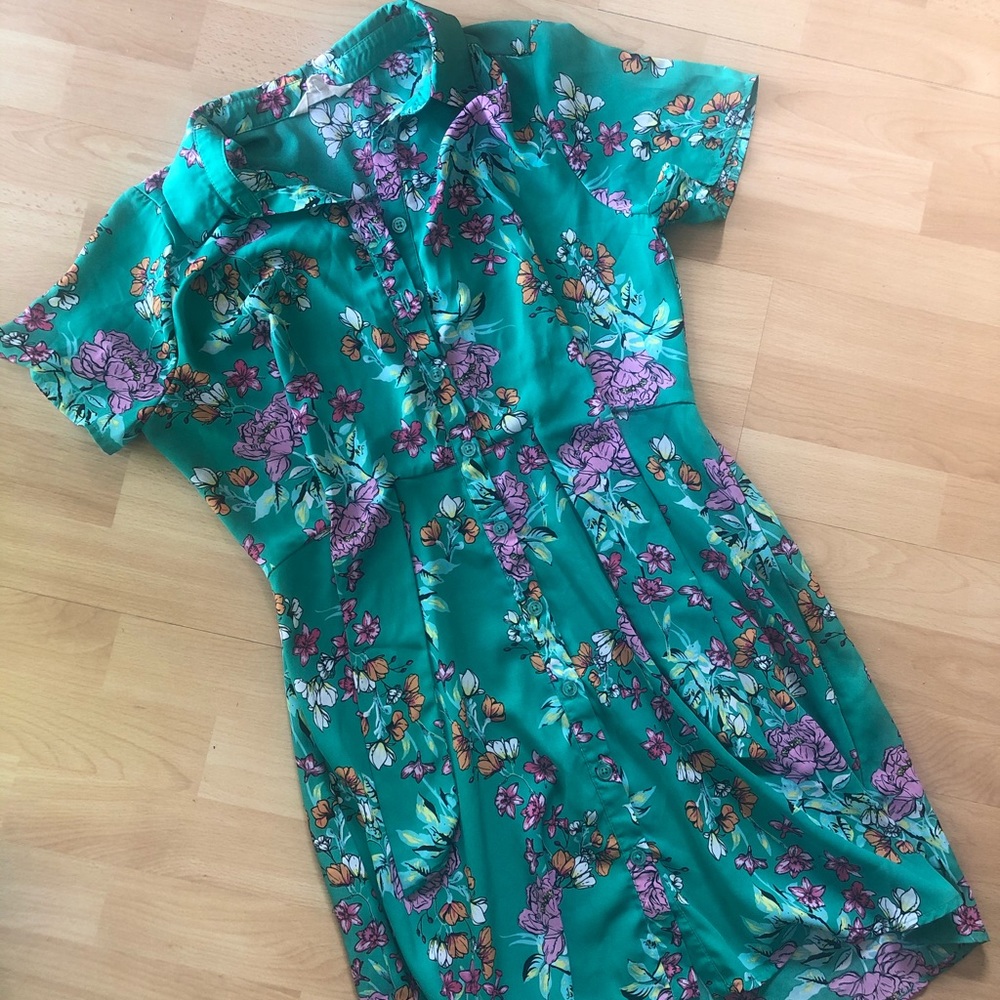 💐🌿 Cutest VINTAGE Floral Colorful Collared Short Sleeves Dress Button Up